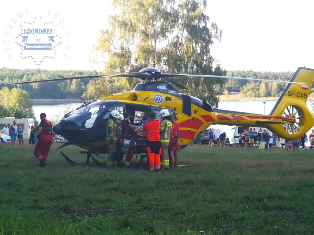 Helikopter LPR na polu namiotowym zalew Nakło-Chechło 