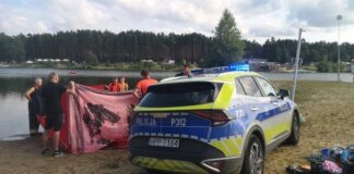 Akcja policji i straży pożarnej nad zalewem Nakło-Chechło