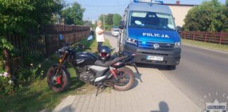 Samochód policji i motocykl