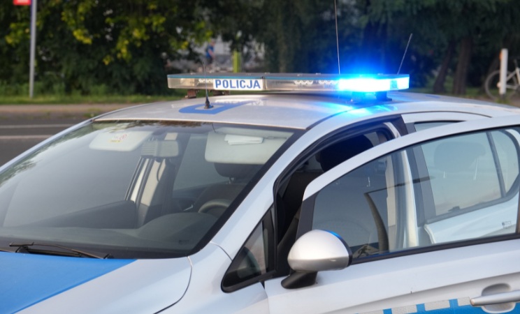 Policja na sygnałach kieruje ruchem 