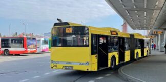 Autobus przyjechał po pasażerów na tarnogórski dworzec