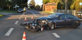 Samochód osobowy wjechał w motocykl