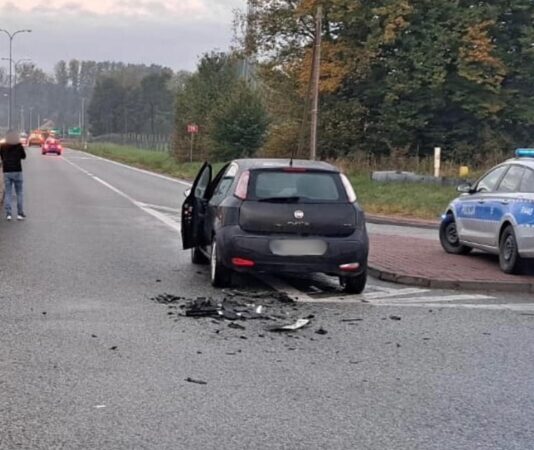 Wypadek w Szałszy droga zablokowana policja kieruje ruchem