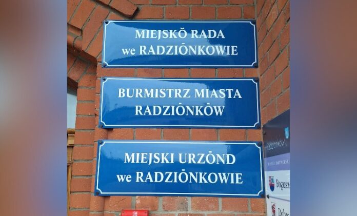 Nowe tablice w gwarze śląskiej na Urzędzie Miejskim w Radzionkowie