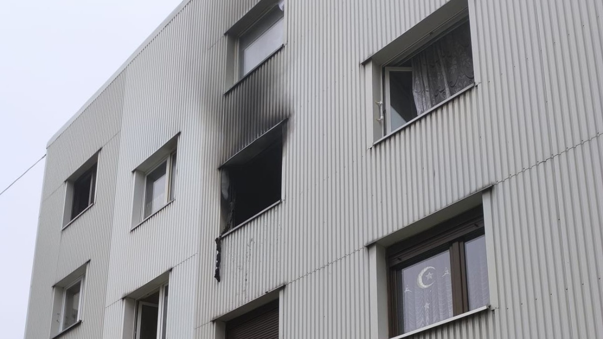 Groźny pożar w bloku w Radzionkowie. Jedna osoba w szpitalu