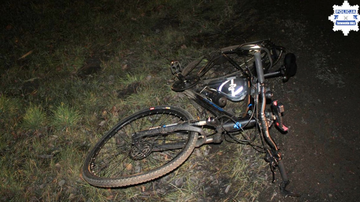 Potrącenie rowerzysty w Świerklańcu. 44-letni mieszkaniec Orzecha zabrany do szpitala